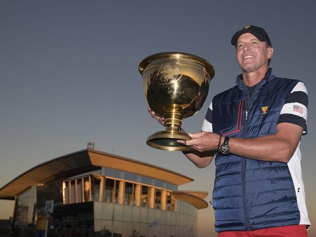 Steve Stricker with the Presidents Cup